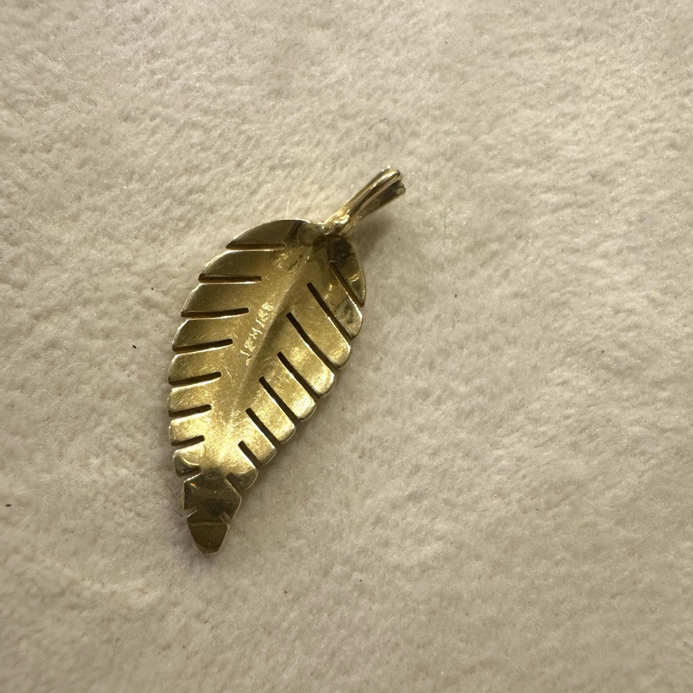 Jennifer Meyer Small Leaf pendant - Picture 2 of 4